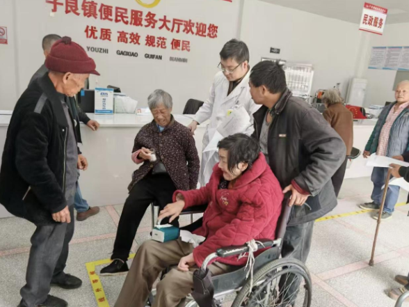 子良镇：集中评残“零距离” 贴心服务暖人心