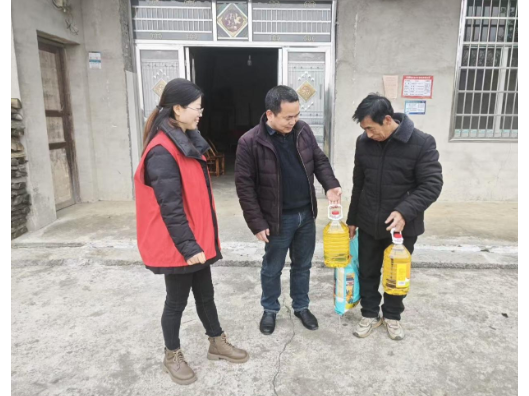 新铺镇：开展计生特扶家庭扶助关怀活动