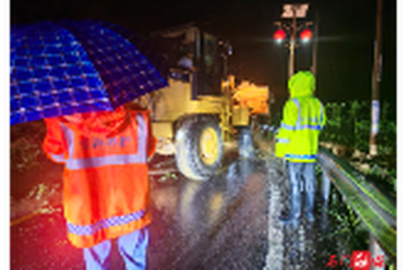 县公路建设养护中心：与汛情赛跑 护道路平安