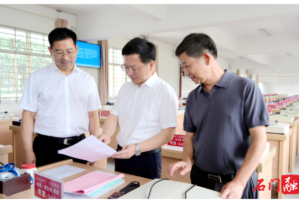 吴兴国、李长春督导高考准备工作