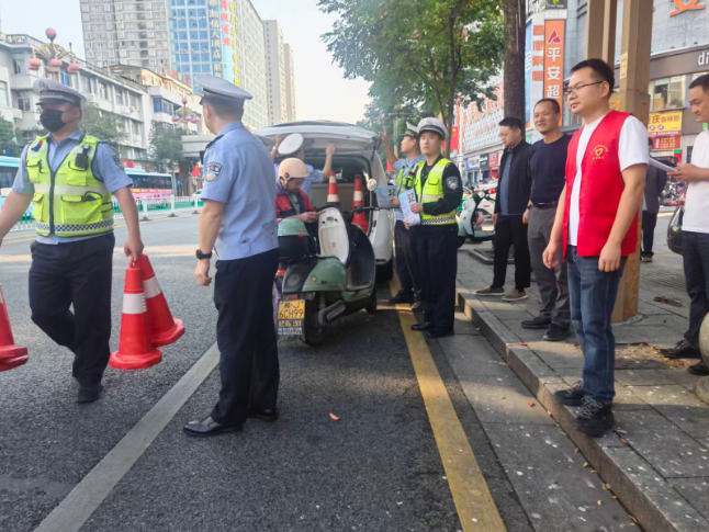 楚江街道：开展摩电交通安全联合整治行动