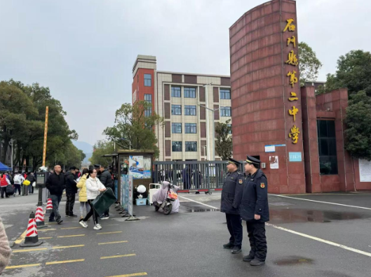 石门县城管执法局宝峰中队：启动春季护校行动 守护学子平安返校