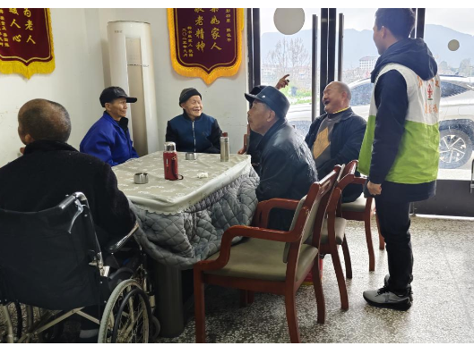 皂市镇：开展养老服务补贴政策宣传