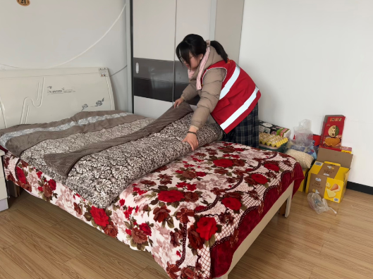 易家渡镇冉家坪村：开展“学雷锋·暖夕阳”志愿服务活动