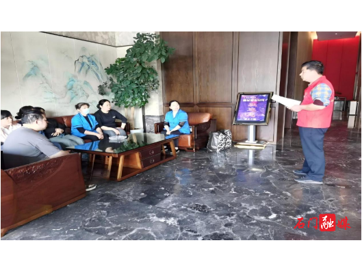永兴街道永固社区：开展重点场所上门管理培训宣讲活动