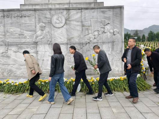 二都街道土山社区： 开展清明祭扫活动
