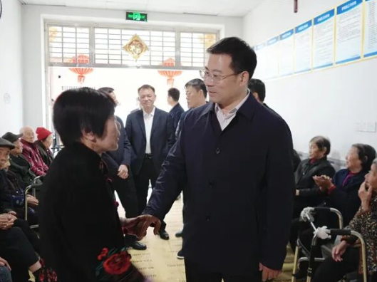 李长春调研群众身边不正之风和腐败问题集中整治工作