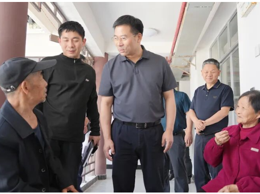 李长春调研督导过渡期安置工作