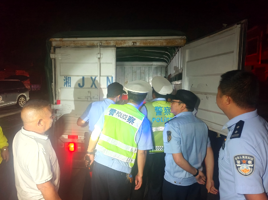 皂市镇：开展烟花爆竹“打非治违”雷霆专项行动