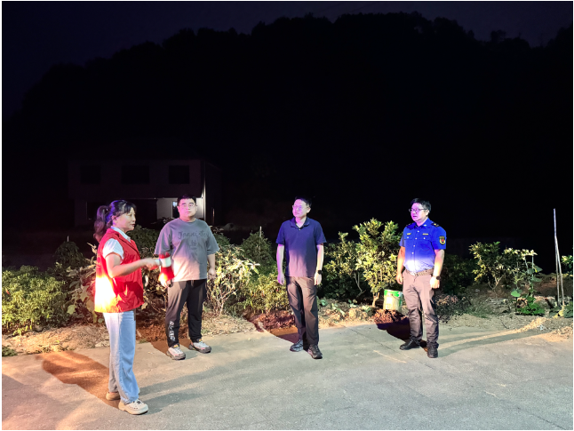 夜间巡查严管控 楚江街道筑牢秸秆禁烧“防火墙”