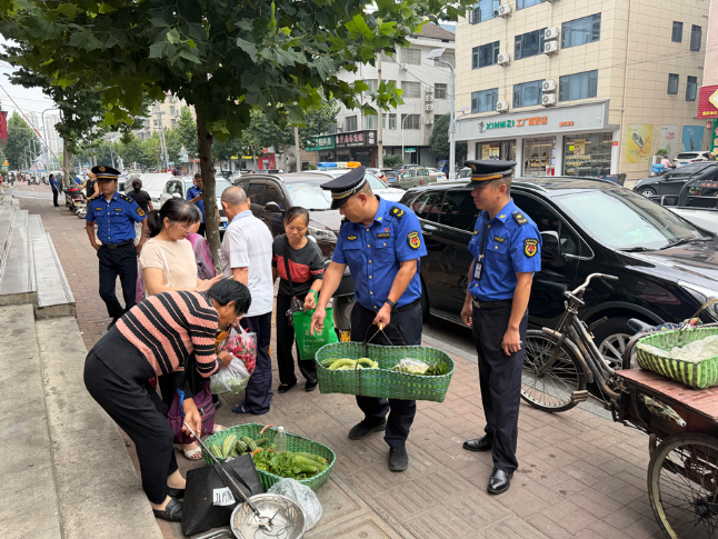 石门城管：持续开展重点农贸市场周边秩序整治