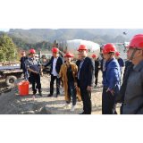 邓碧波：加速推进洞国学校工程建设  确保明年九月一号顺利开学