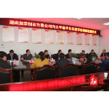 爱心企业捐赠612套校服让石门山里娃更暖更靓