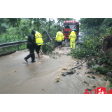 石门县公路建设养护中心：顶风冒雨在一线，确保防汛打硬仗！
