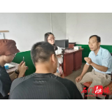 开学首日，媒体云集栗子坪寻访教书育人楷模卓德刚