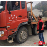 磨市镇：开展交通劝导 铸牢安全防线