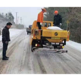 县公路建设养护中心:积极应对雨雪冰冻天所保路畅通