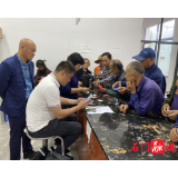 皂市镇：进村入户帮群众开通激活医保电子凭证