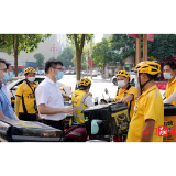 邓碧波实地督导检查疫情防控、疫苗接种工作