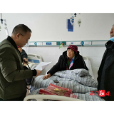 县住保中心：送福送春联 慰问送温暖
