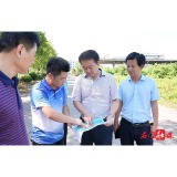 丁克刚深入园区纾困解难