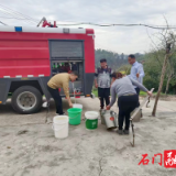 新铺镇：消防车送“甘泉”入户纾民困