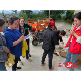 楚江街道龙凤社区：免费发放大实蝇诱蝇球，助力柑橘产业发展