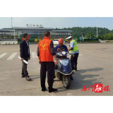 永兴街道永固社区：“一盔一带” 安全常在