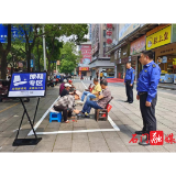 石门城管：设置擦鞋专区为民众提供便利