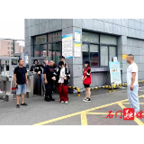 宝峰街道宝塔社区：志愿红为中考护航 赤诚心为梦想保驾