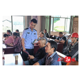 壶瓶山镇：开展摩托车年检便民服务活动