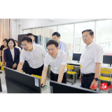 吴兴国、李长春督导检查高考准备工作
