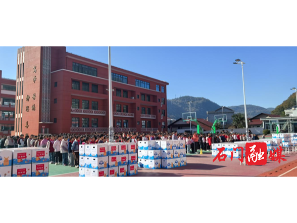 县民政局：636份温暖包助力山区孩童温暖过冬