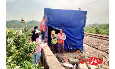 石门城管：开展铁路沿线安全隐患专项整治