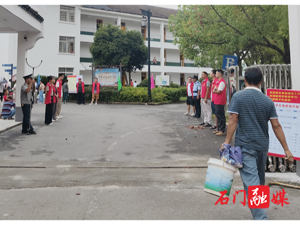 维新镇：站好“护学岗” 护航“开学季”