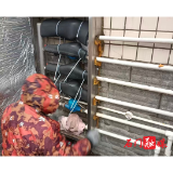 县自来水：寒潮来袭护民生 水表“穿衣戴帽”筑牢防冻防线