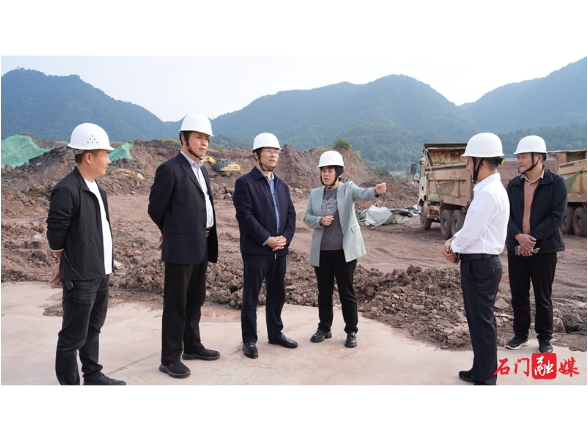 李长春调研重点企业和项目建设