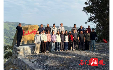 东山峰管理区：登高砺初心 聚力启新程