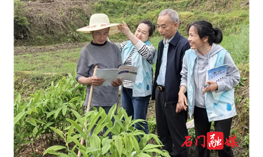 县图书馆：书香伴草帽 耕读正当时