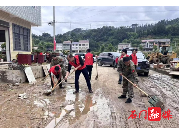 【防汛抗灾进行时】雁池乡：乡村干部齐上阵 雨后清淤暖民心