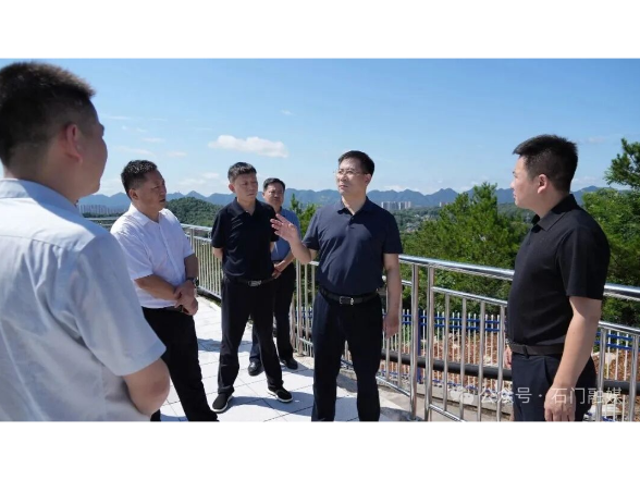 李长春督导“新官不理旧账”突出问题整治工作