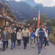 南北镇：大手牵小手 共栽民族团结树