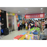 县人民医院：医务人员为患儿过“六一”