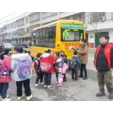 夹山镇:小小“护学岗” 传承雷锋情