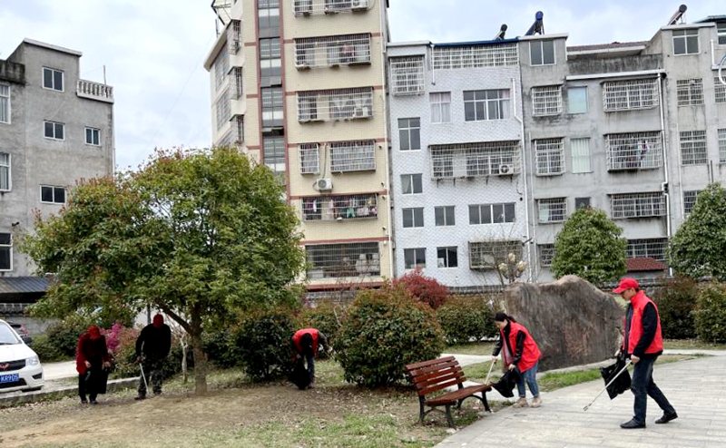 太平镇：“志愿红”传承雷锋精神  践行文明新风尚1.jpg