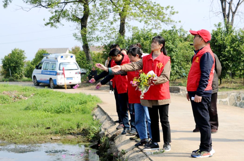 石门血防院清明节缅怀过世的血防先辈和血吸虫病人2.jpg