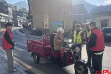 壶瓶山镇：开展道路交通安全宣传活动