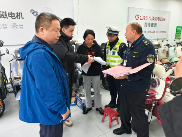磨市镇联合多部门开展摩电专项整治行动