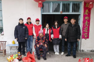 新关镇五桂桥村：开展“敬老爱老”公益活动