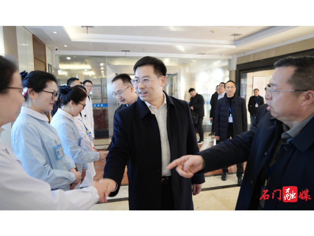 李长春张世田慰问一线值班工作人员